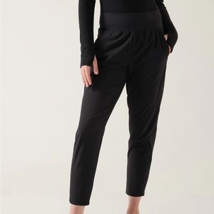 NWT Nolita Slim Tapered Crop Pant - Black